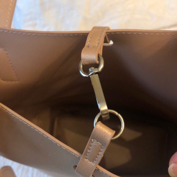 Vegan Leather Classy Shimmer Bucket Bag - Picture 4 of 7